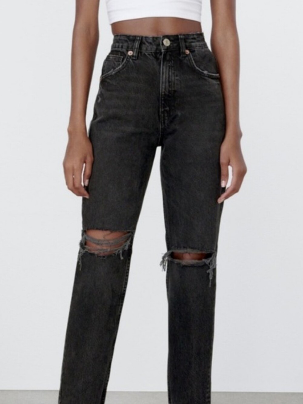 Zara High-Rise Faded Black Distressed Knee Mom Jeans Size US 6